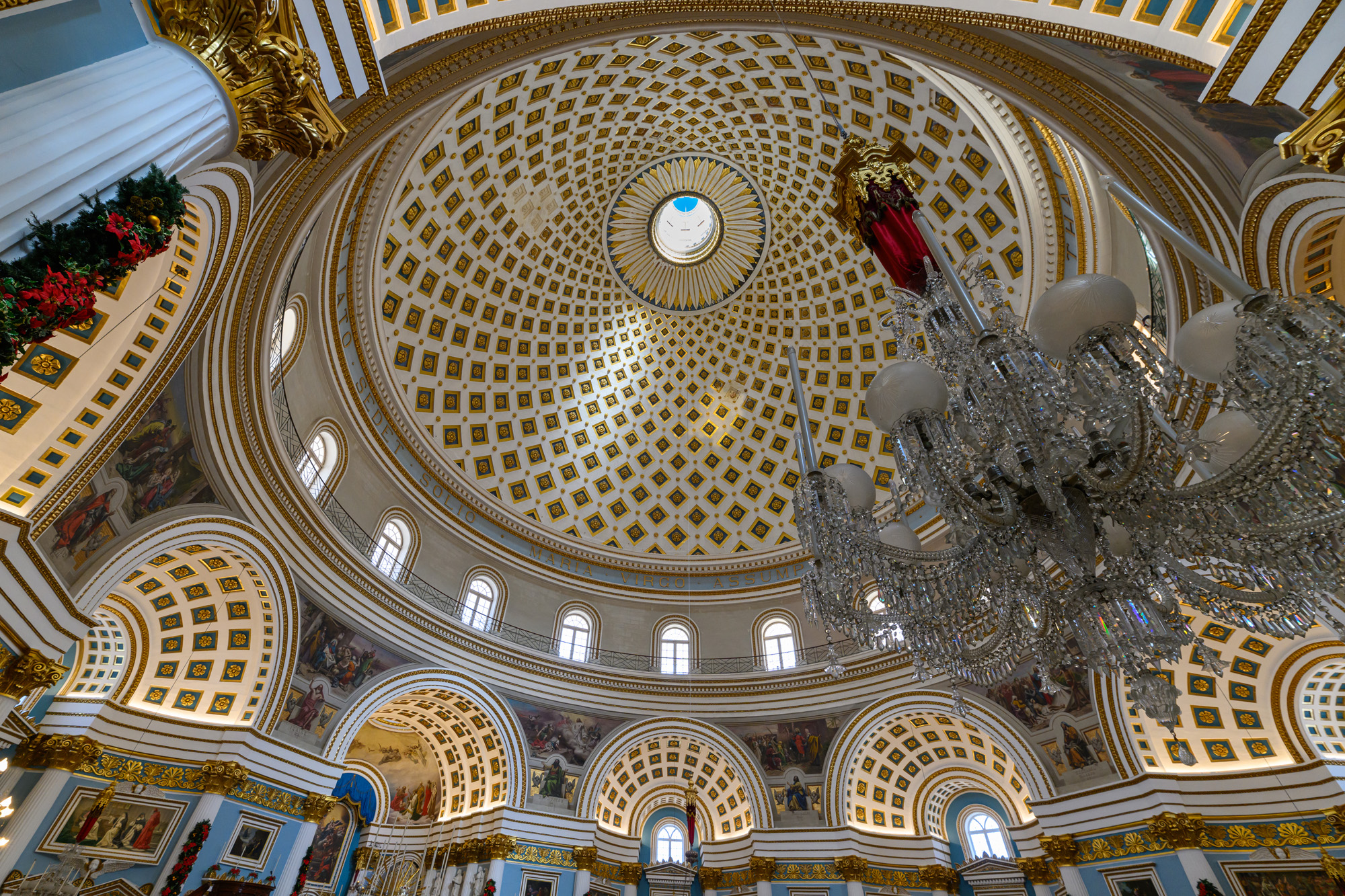 Mosta - Interno della Basilica con vista sulla cupola